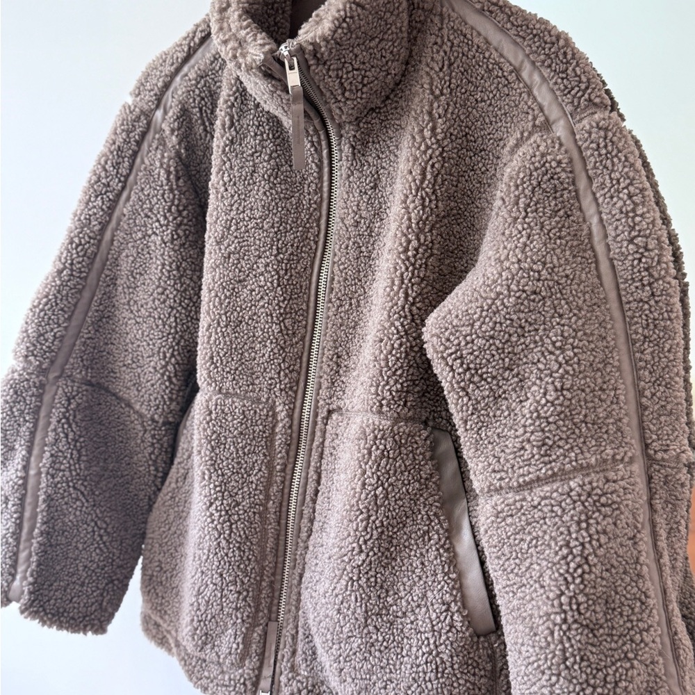 H&M LOOSE-FIT TEDDY FLEECE JACKET